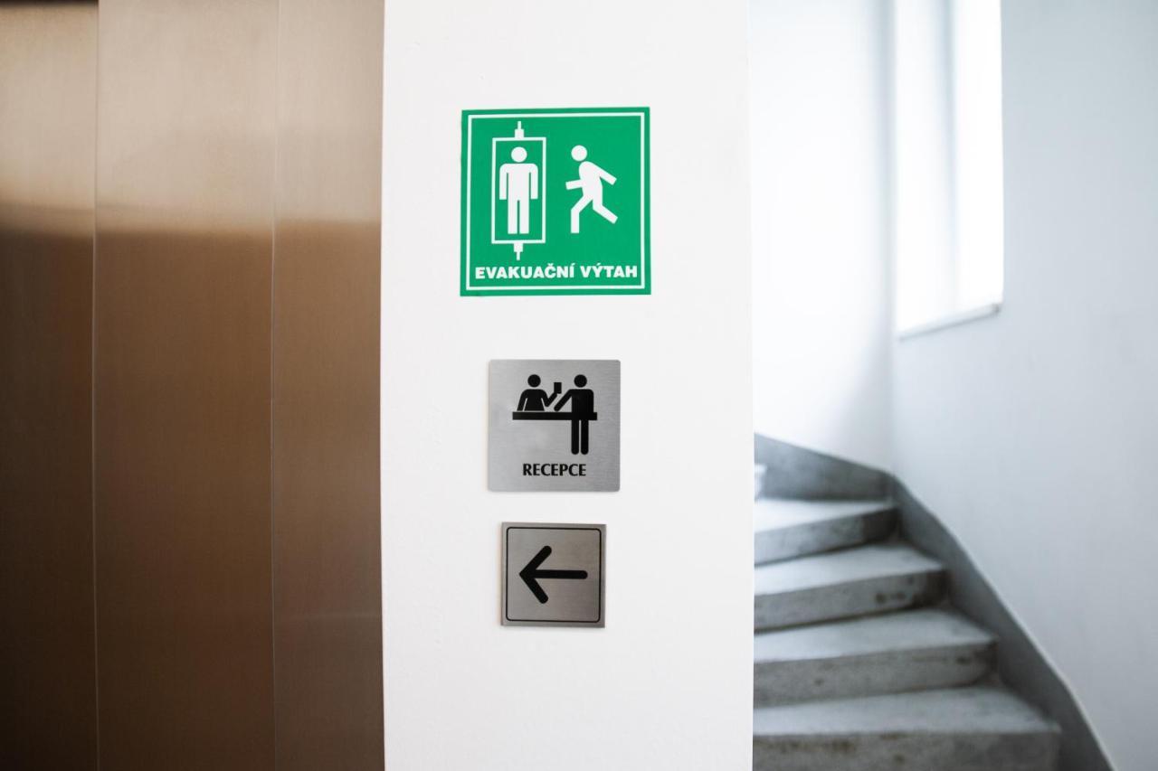 Hostel Mandarinka Прага Экстерьер фото