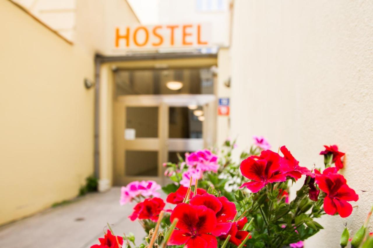Hostel Mandarinka Прага Экстерьер фото