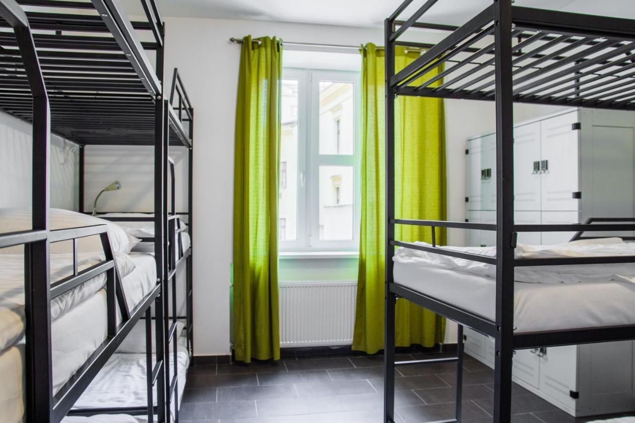 Hostel Mandarinka Прага Экстерьер фото