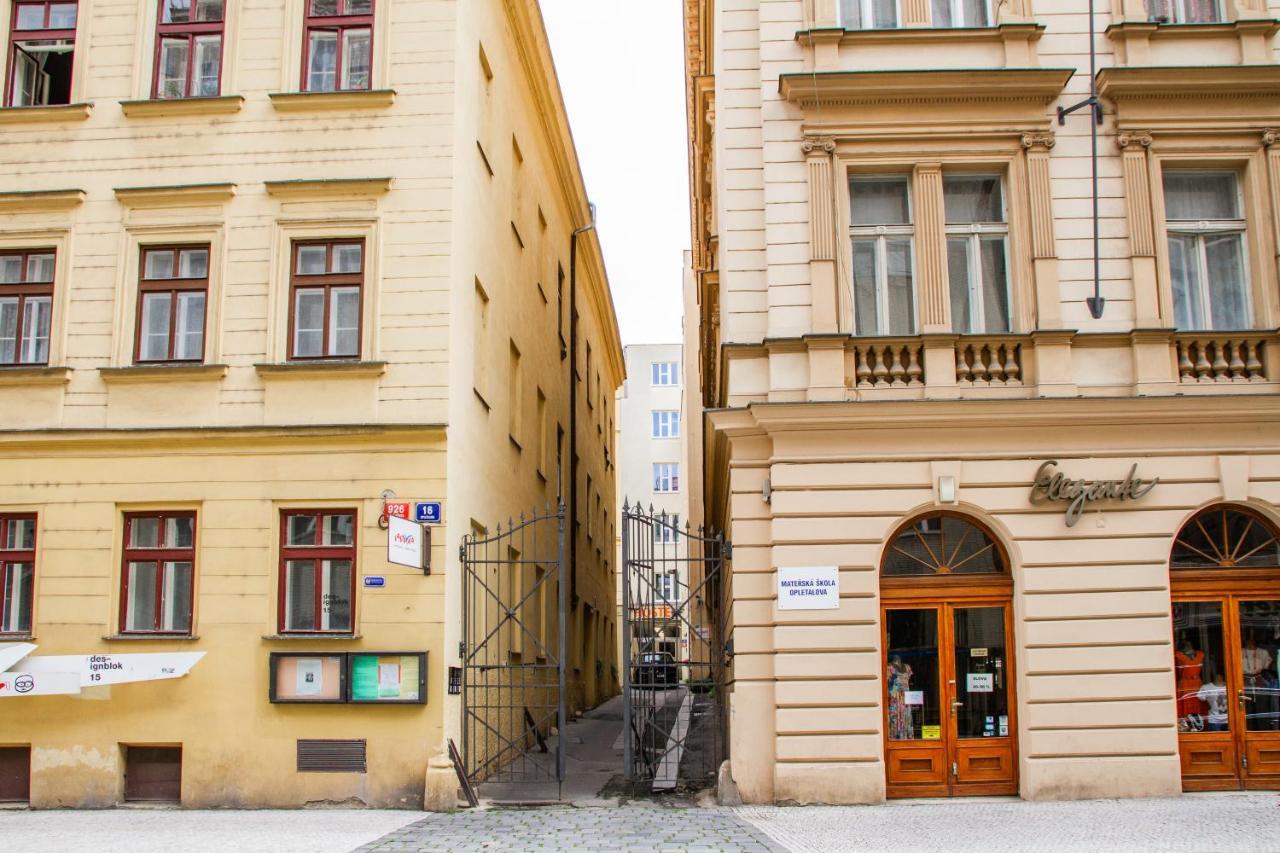 Hostel Mandarinka Прага Экстерьер фото