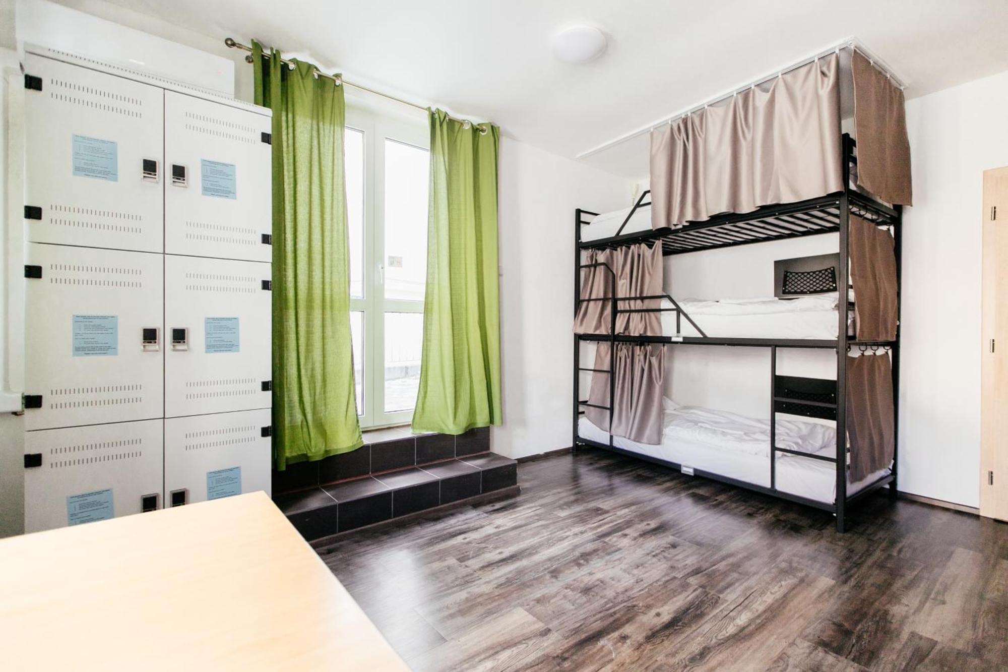 Hostel Mandarinka Прага Экстерьер фото