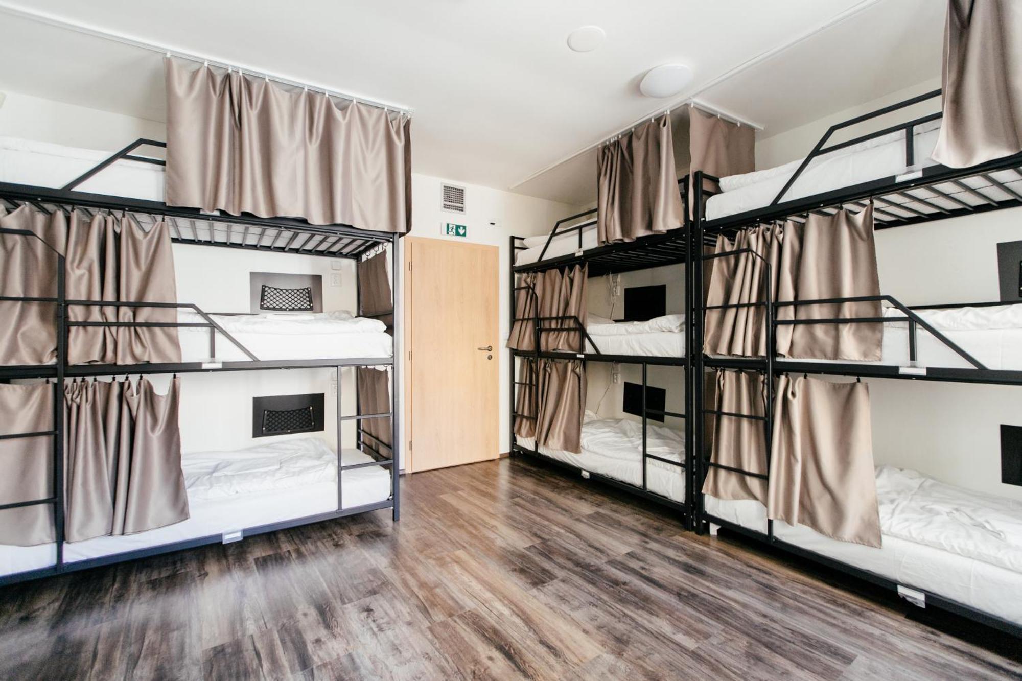 Hostel Mandarinka Прага Экстерьер фото